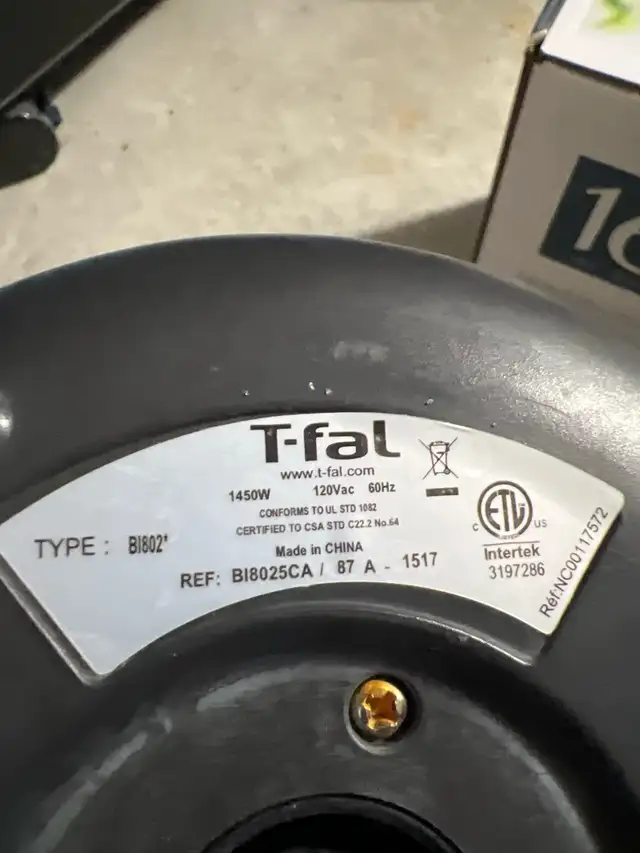 T-Fal Kettle in Toasters & Toaster Ovens in Markham / York Region - Image 6