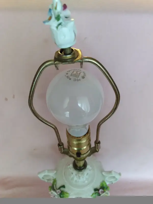 Antique Dresden Table Lamp in Indoor Lighting & Fans in Barrie - Image 10