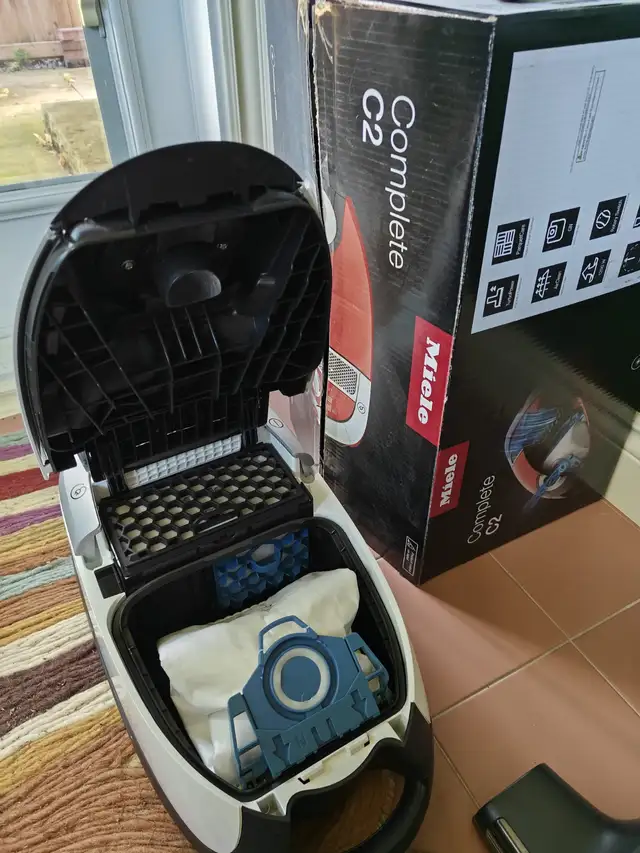 Miele Complete C2 Vacuum (Hardfloor PowerLine, SFAE0) in Vacuums in City of Toronto - Image 7