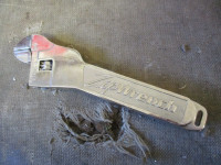 VINTAGE ZIP WRENCH BATTERY OPERATED HAND TOOL $5.00 WORKSHOP
