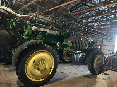 2012 John Deere sprayer 4730. 800G tank 100ft booms. Hubs were done at 2300 hrs and comes with fat t...