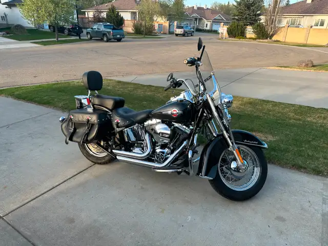 2017 Heritage Classic Soft Tail in Street, Cruisers & Choppers in Edmonton - Image 3