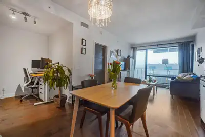 (Français / English follows) ☀️ Unité lumineuse avec de grandes fenêtres Immeuble LEED Or avec vue s...