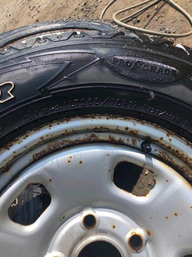 4 Snow tires (LT265/70R17) on Steel rims from a Dodge Ram in Tires & Rims in Gatineau - Image 4