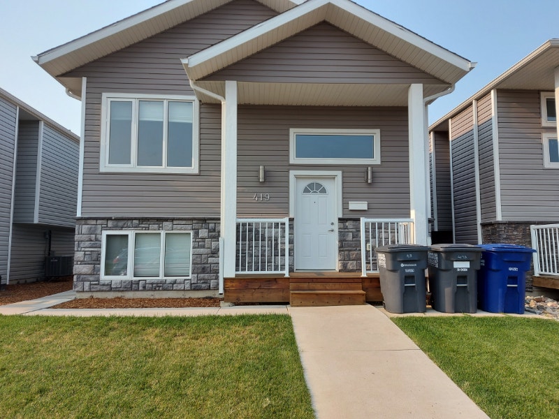 September 1st 4 bedroom House in Evergreen area, Saskatoon Long