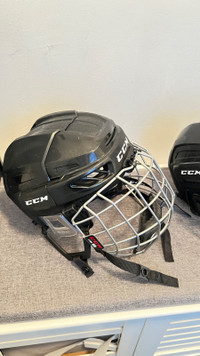 2 casques de hockey “jeunesse”