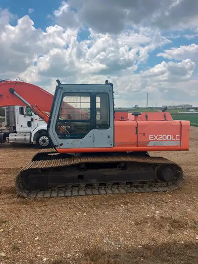 1992 Hitachi EX200LC track hoe. 10090 hrs, new hydraulic pumps 200 hrs ago. Swing break repaired. Un...