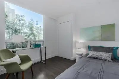 Modern, Clean, and Fully Equipped Your Space: Private twin-size bedroom Shared modern bathroom Full...