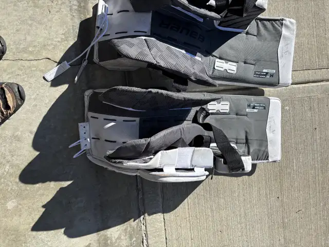Bauer Goalie Pads, Glove and Blocker INT in Hockey in Calgary - Image 4