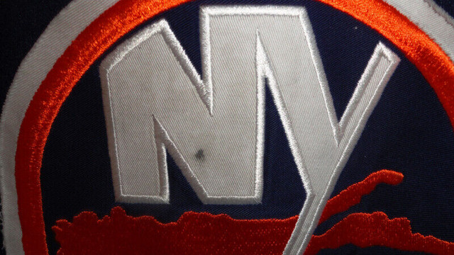 Alexei Yashin New York Islanders  Koho Size XL Used Jersey in Hockey in Kawartha Lakes - Image 4