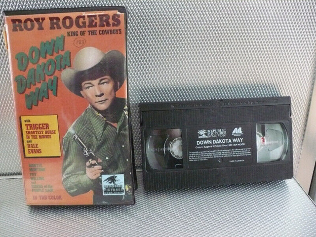 ROY ROGERS-DOWN DAKOTA WAY -CASSETTE VHS VINTAGE dans CD, DVD et Blu-ray  à Longueuil/Rive Sud