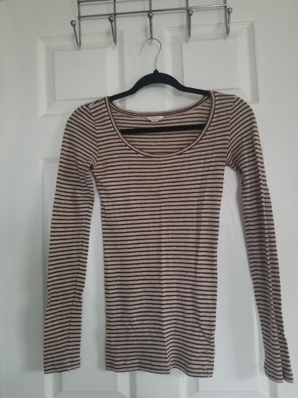 Club Monaco Stripped Long Sleeve in Women's - Tops & Outerwear in Kingston