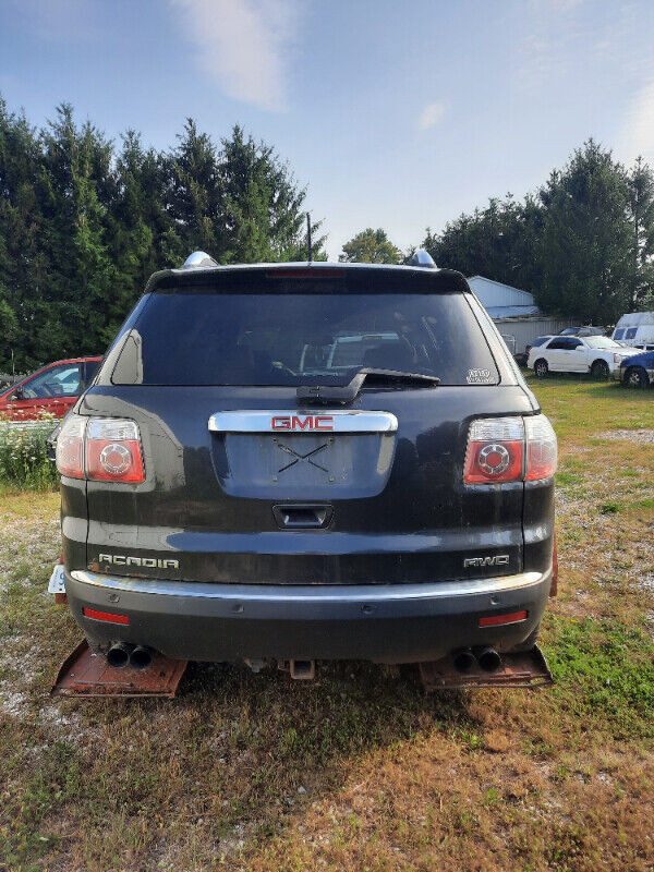 parting out 07 gmc acadia awd in Auto Body Parts in Chatham-Kent - Image 2