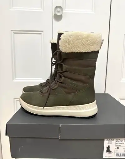 Ecco Winter Boots Women – Like New – Warm – Retail 300$, View more