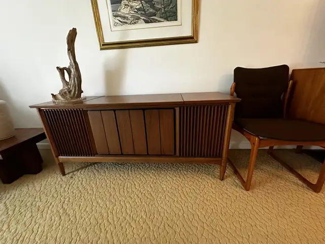 Vintage stereo turntable console in TV Tables & Entertainment Units in City of Toronto - Image 2