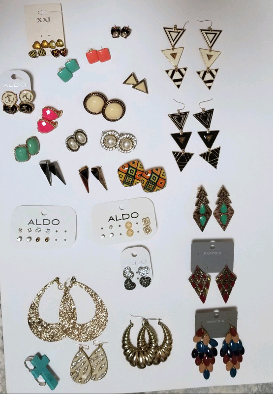 Various earrings dans Bijoux et montres  à Gatineau