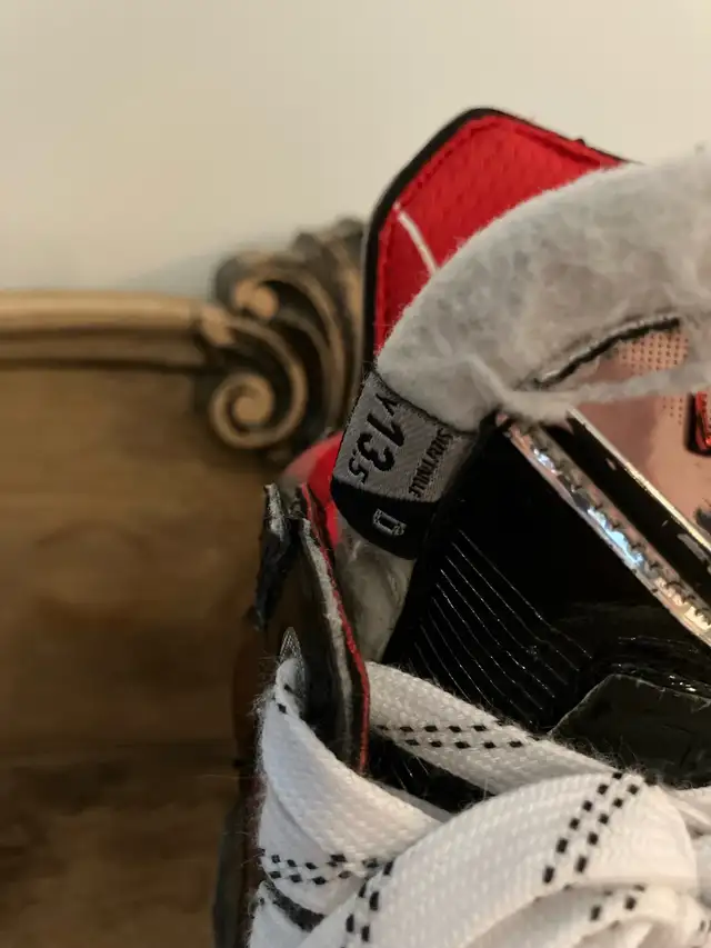 Bauer Youth Vapor X5 Pro Hockey Skates Size 13.5 in Hockey in Winnipeg - Image 3