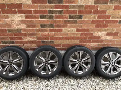 4 Michelin winter tires for sale 215 55 R17 plus alloy wheels These are a set of 4 used Michelin X-I...