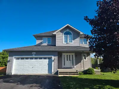 3 + 1 Bedroom Detached Home for Rent