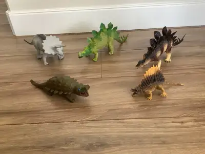 Dinosaurs- an assortment of dinosaurs - ( check out the 6 photo), View more