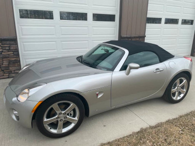 Pristine 2006 Pontiac Solstice Convertible