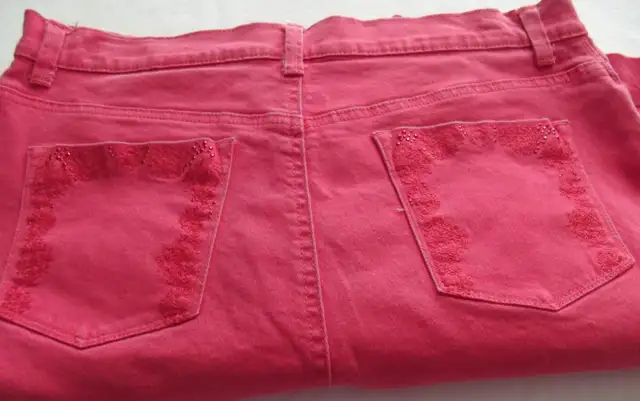 NEW$10.BOTHCaprisSz 14 Pet$6.sz 14  Shorts Pinky $6 in Women's - Tops & Outerwear in Saint John - Image 9