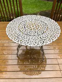 White Aluminum 42” diameter patio table