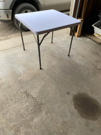 Foldable outdoor table 