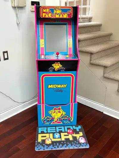 (An English description follows) Je vends une borne d’arcade Ms. Pac-Man en état comme neuf. Cette m...