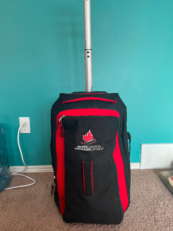 Skate Canada bag for figure skating in Skates & Blades in Winnipeg - Image 2