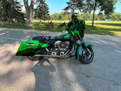 Harley street glide with motor built to 110 screaming eagle spec and cnc ported. Engine was done at...