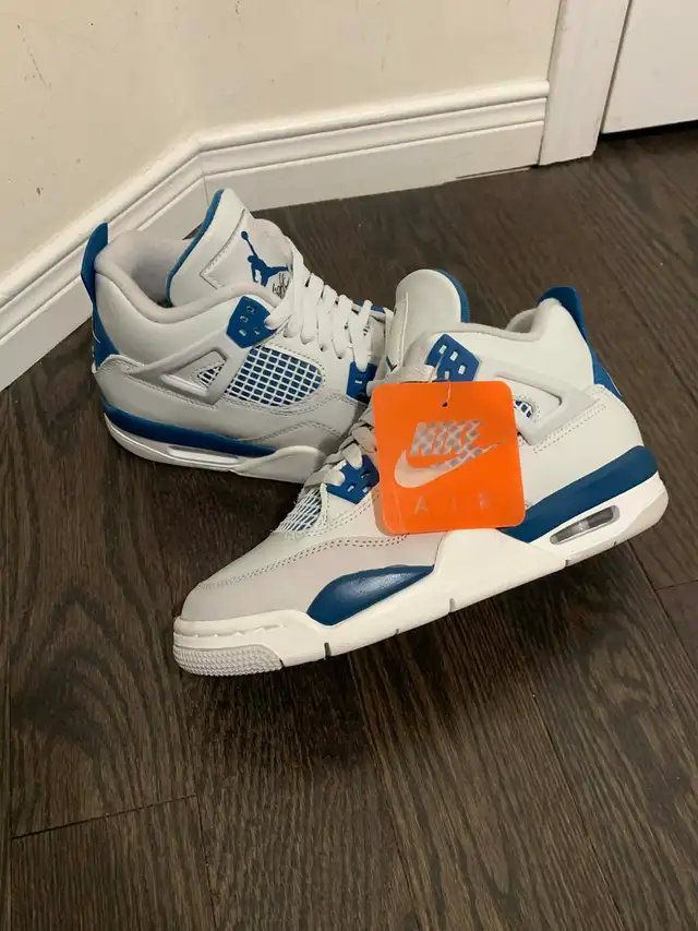 Jordan 4 “Military Blue” in Women's - Shoes in City of Toronto - Image 5