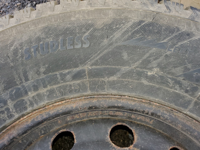 pneus hiver sur jantes toyo 265/70R17 dans Autre  à Saint-Jean-sur-Richelieu - Image 4