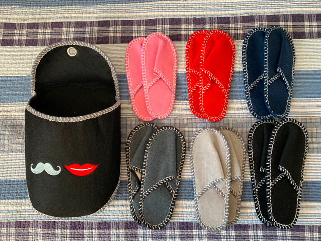 NEW - 6 PAIRS NON-SLIP SLIPPERS WITH HOLDER in Other in Gatineau - Image 3