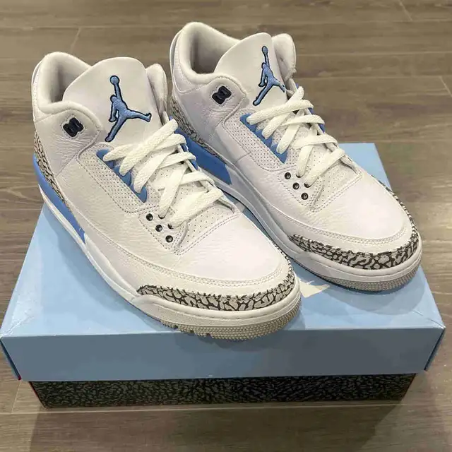 Jordan 3 UNC in Men's Shoes in Markham / York Region - Image 2