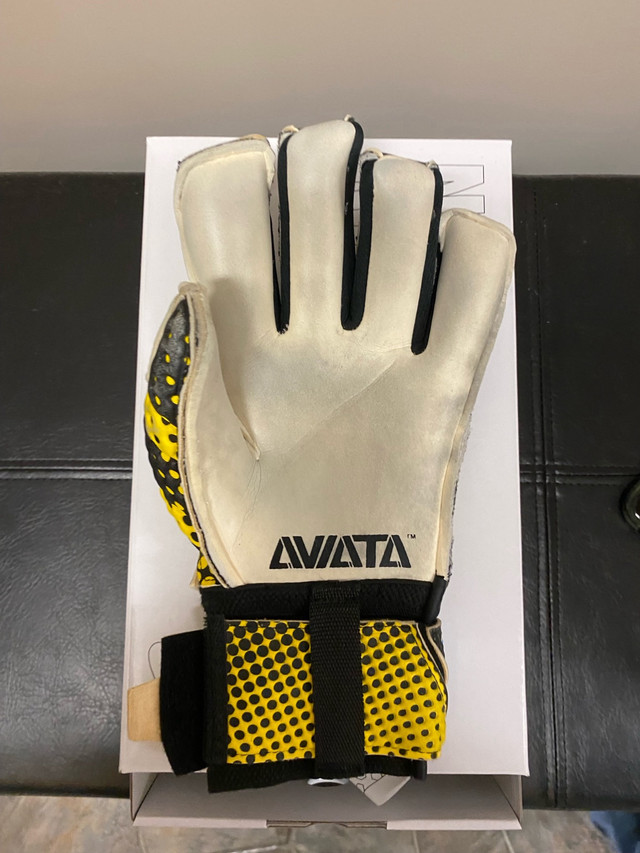 Yellow and black with blue writing Aviata sport soccer goalie gl in Soccer in Winnipeg - Image 2