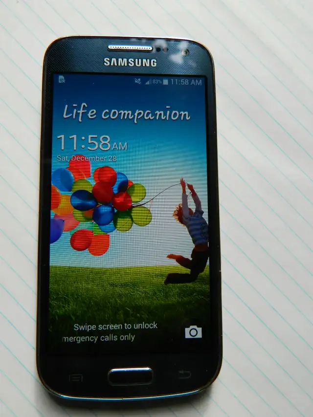 Samsung Galaxy 4  Phone in Cell Phones in Guelph - Image 2
