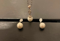 Silver pearl necklace with dangle earrings