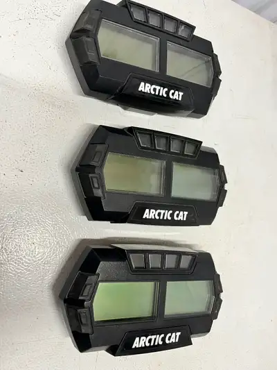 Arctic Cat I strident Clusters / Speedos 2014 and up deluxe versions 3 available 2700 kms =$400 1100...