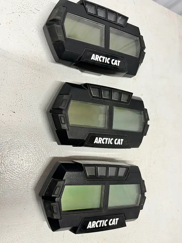 Arctic Cat Speedo, Pre Stud 137 Track and more !! in Snowmobiles in Ottawa - Image 2