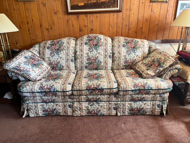 3-piece furniture set in Couches & Futons in North Bay