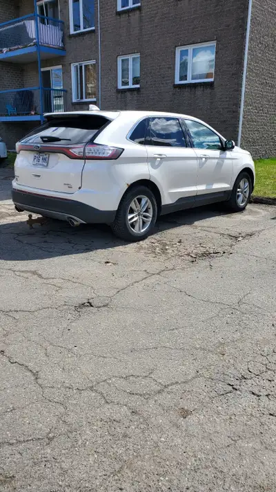 Ford Edge SLE 2016, véhicule très bien équipé (bancs et volants chauffants, sièges en cuir, air clim...