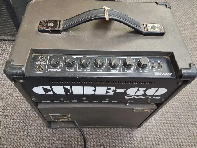 Roland Cube-60   Chorus Guitar Amp in Amps & Pedals in City of Toronto - Image 4