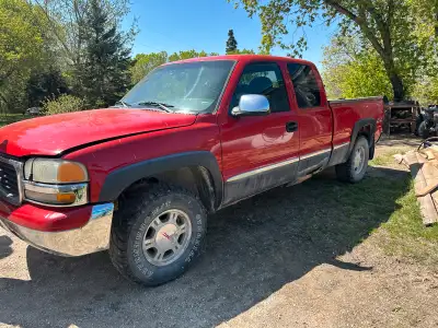 FOR PARTS ONLY 2000 gmc sierra SLE 5.3 v8 engine Open to offers Located in Ashern area