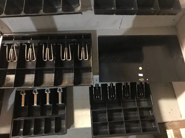 3 VINTAGE CASH REGISTER DRAWERS WITH TAKE OUT COIN TRAY in Arts & Collectibles in Mississauga / Peel Region - Image 4
