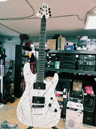 Guitare électrique Schecter + case , View more