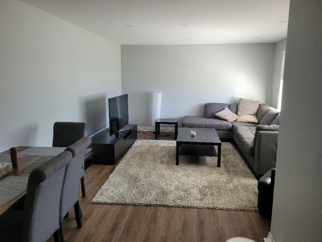 Room for Rent - Main Floor House in Room Rentals & Roommates in Oshawa / Durham Region