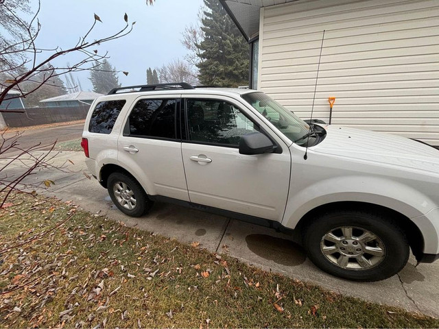 2009 MAZDA TRIBUTE 4WD in Cars & Trucks in Edmonton