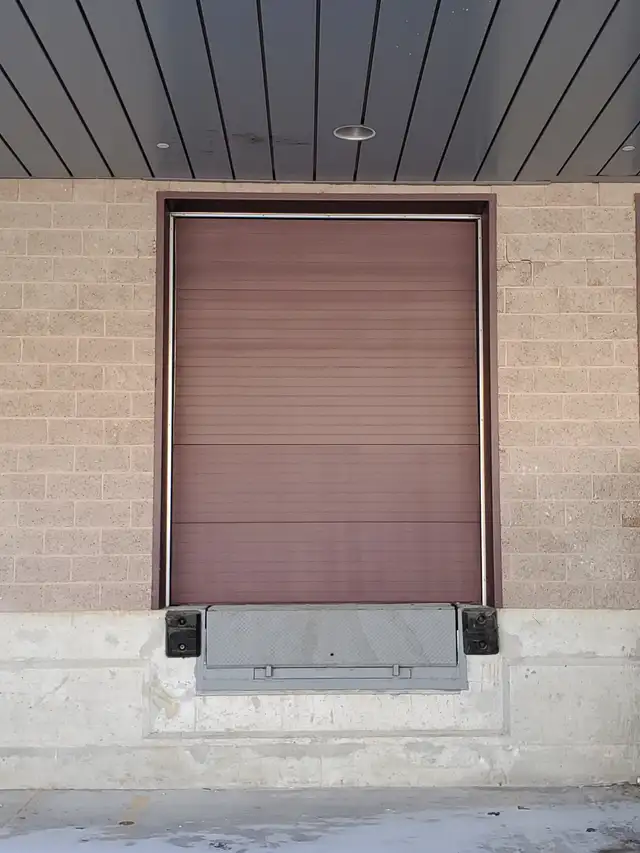 Private warehouse with a loading dock and stair access in Commercial & Office Space for Rent in City of Toronto - Image 2