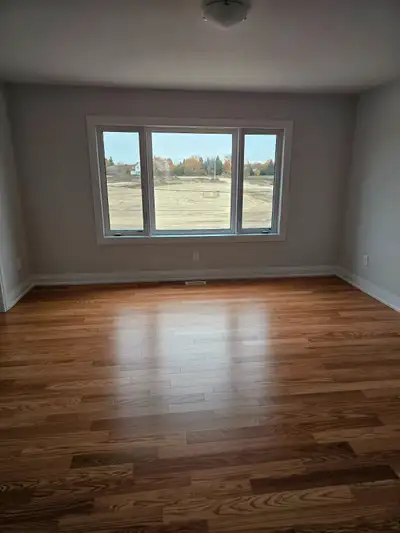 Master Bedroom with Ensuite Bathroom for Rent in Lindsay